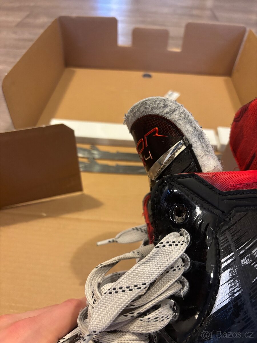 Hokejové brusle Bauer Vapor X4, velikost 8, fit 2 - 14