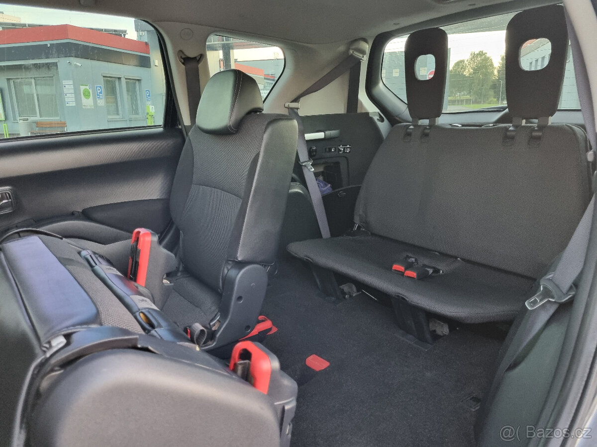 Peugeot 4007 2,2 HDi 4x4, 7 míst - 14