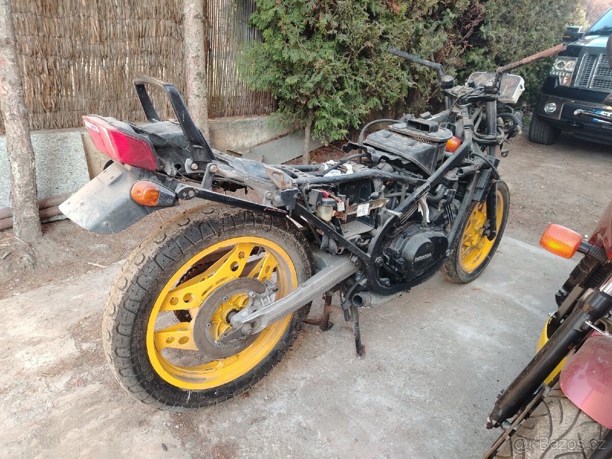 Honda VF 500 Interceptor - 14