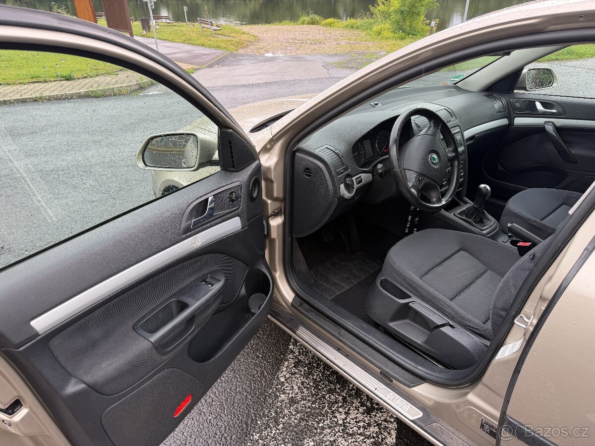 Škoda Octavia 1,6 85kw - NOVÁ STK - 14