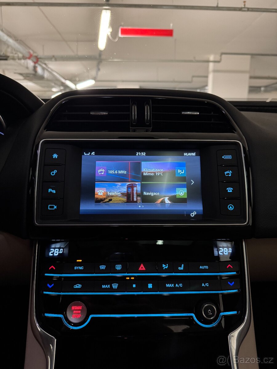 Jaguar XE 2.0D R-SPORT - 14