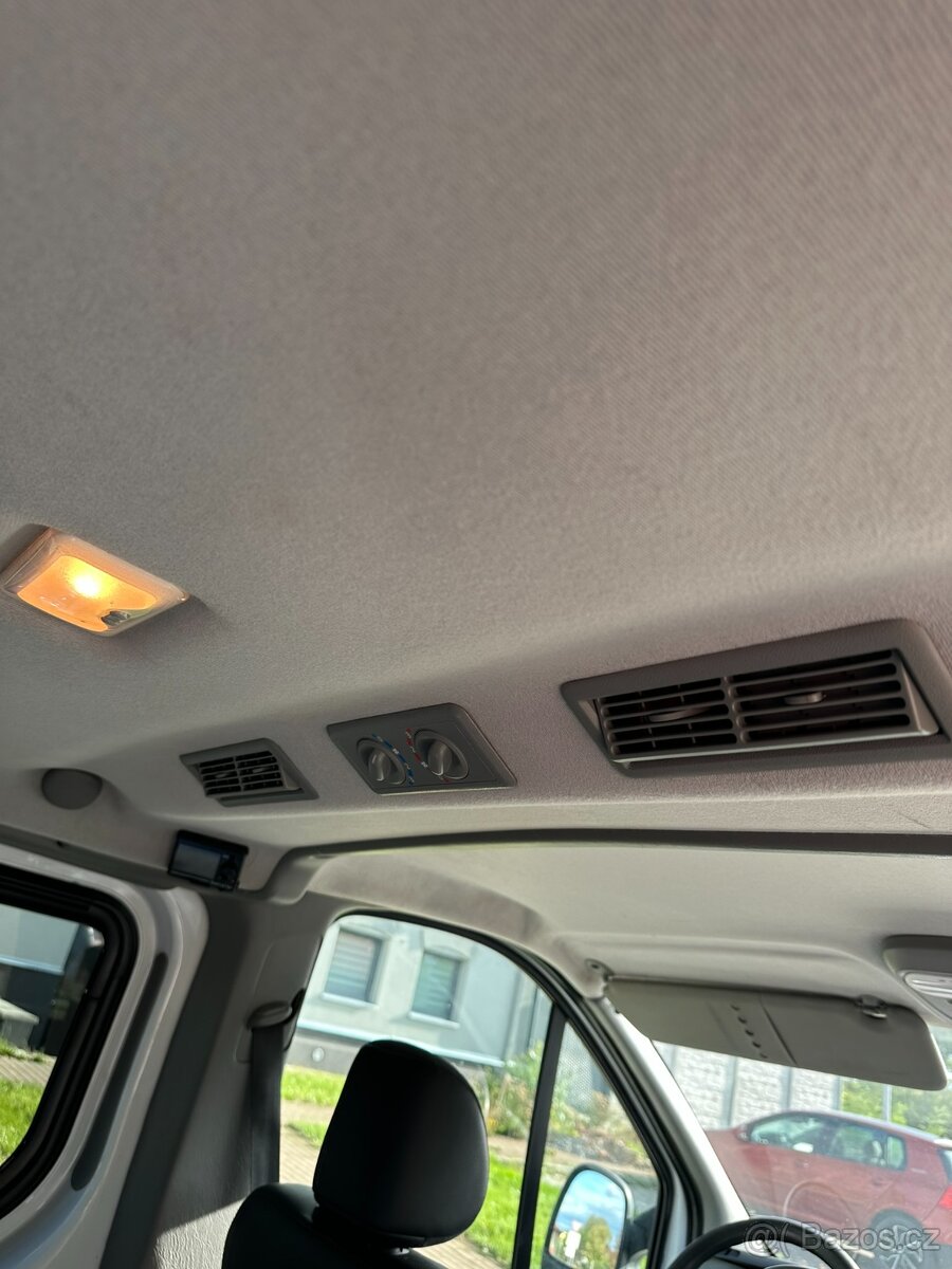 Renault Trafic 2.0dci 84kw - rok 12/2011 - 8 míst - 14