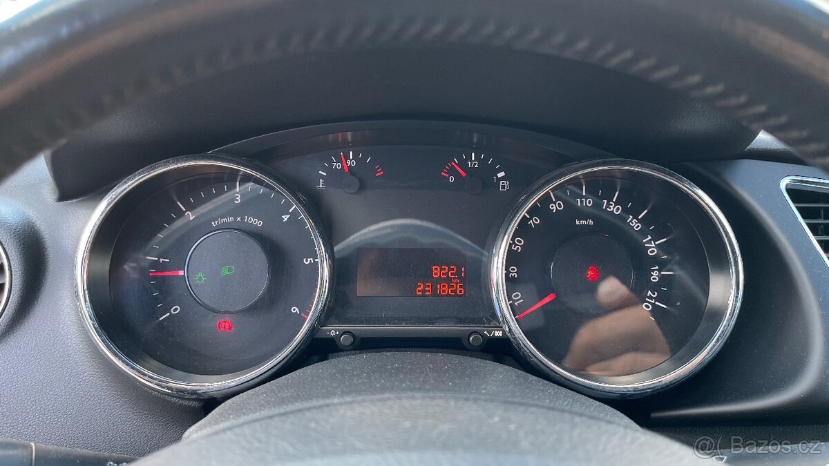 Peugeot 3008 2.0 HDI 110kw - 14