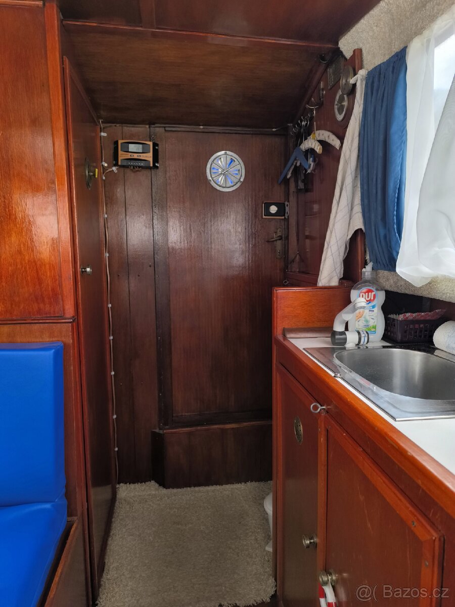 Prodám kajutovou motorovou loď - 14