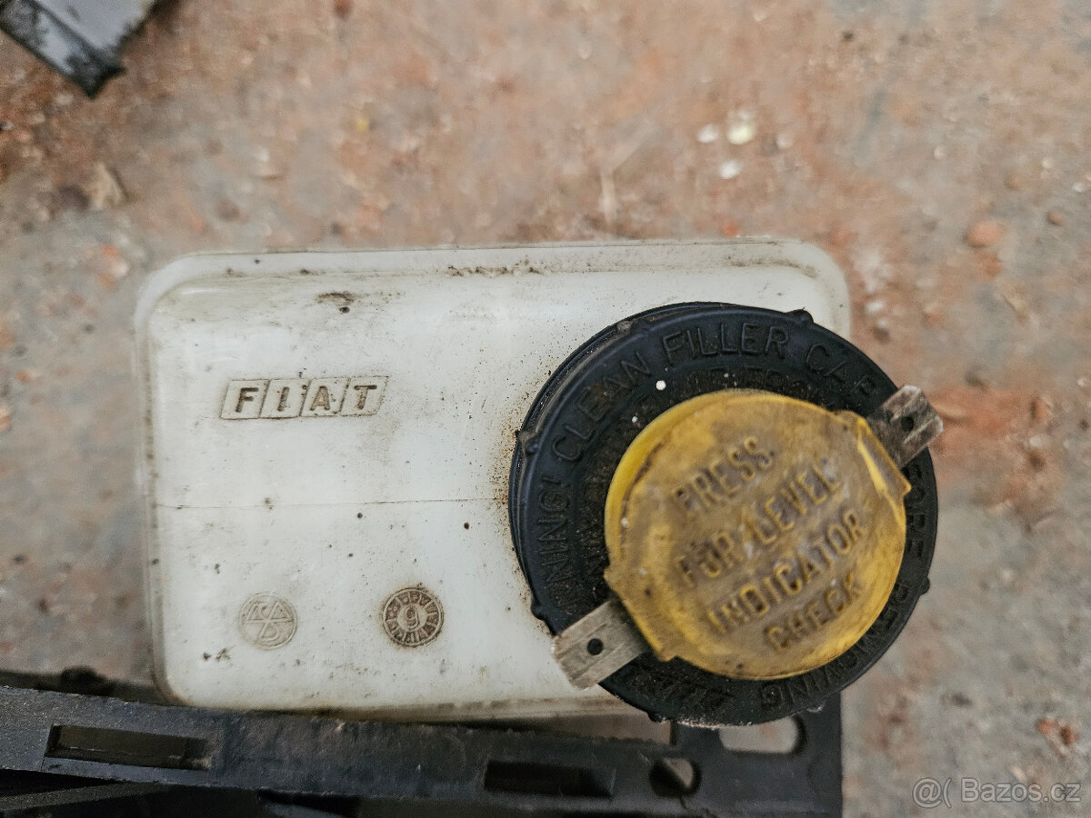 fiat maluch 126p zbytek náhradních dílů, ne vše je na foto - 14