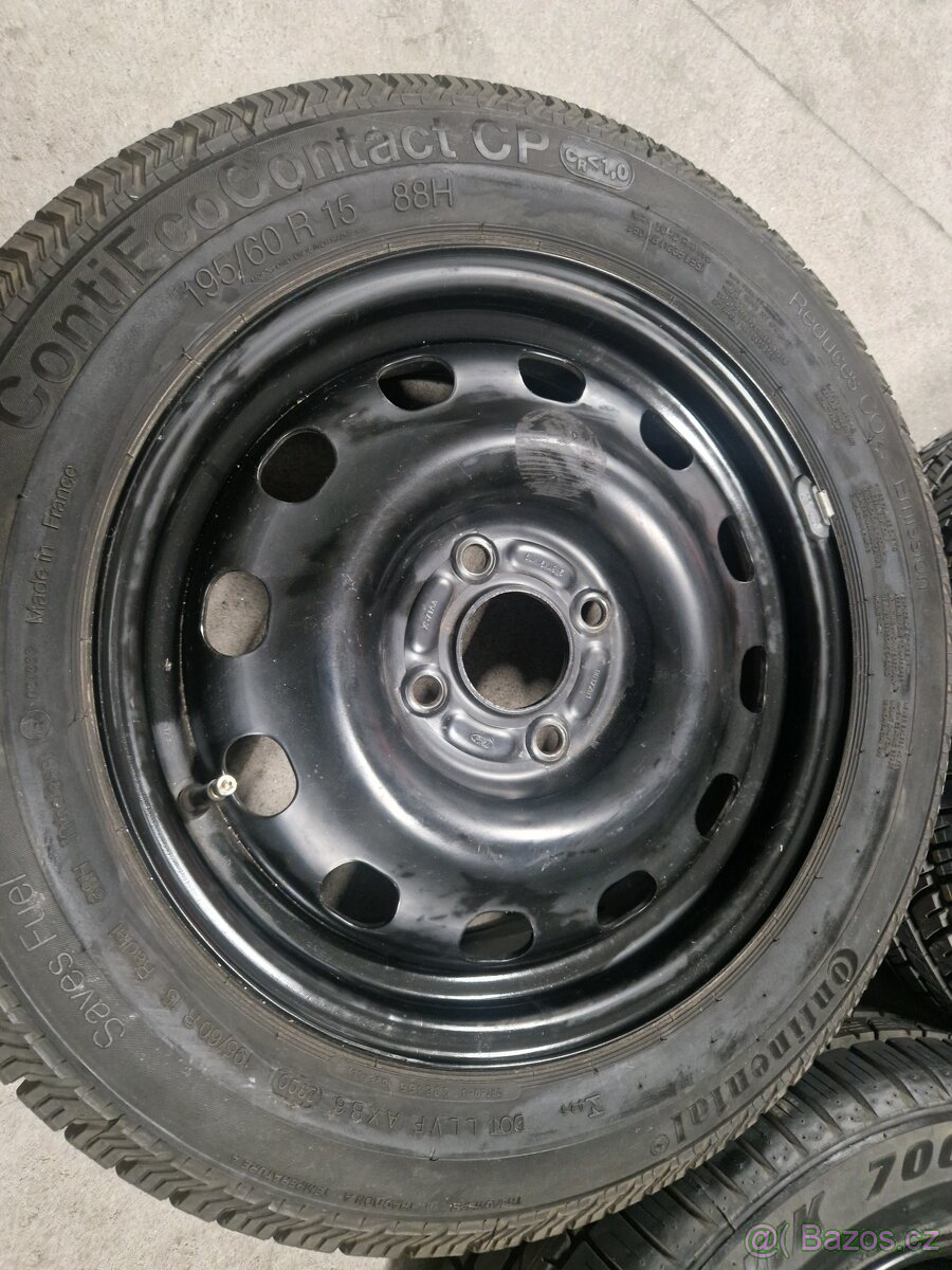 Rezervy Ford - nepoužité - 2x R15 a 1x R14 - 14