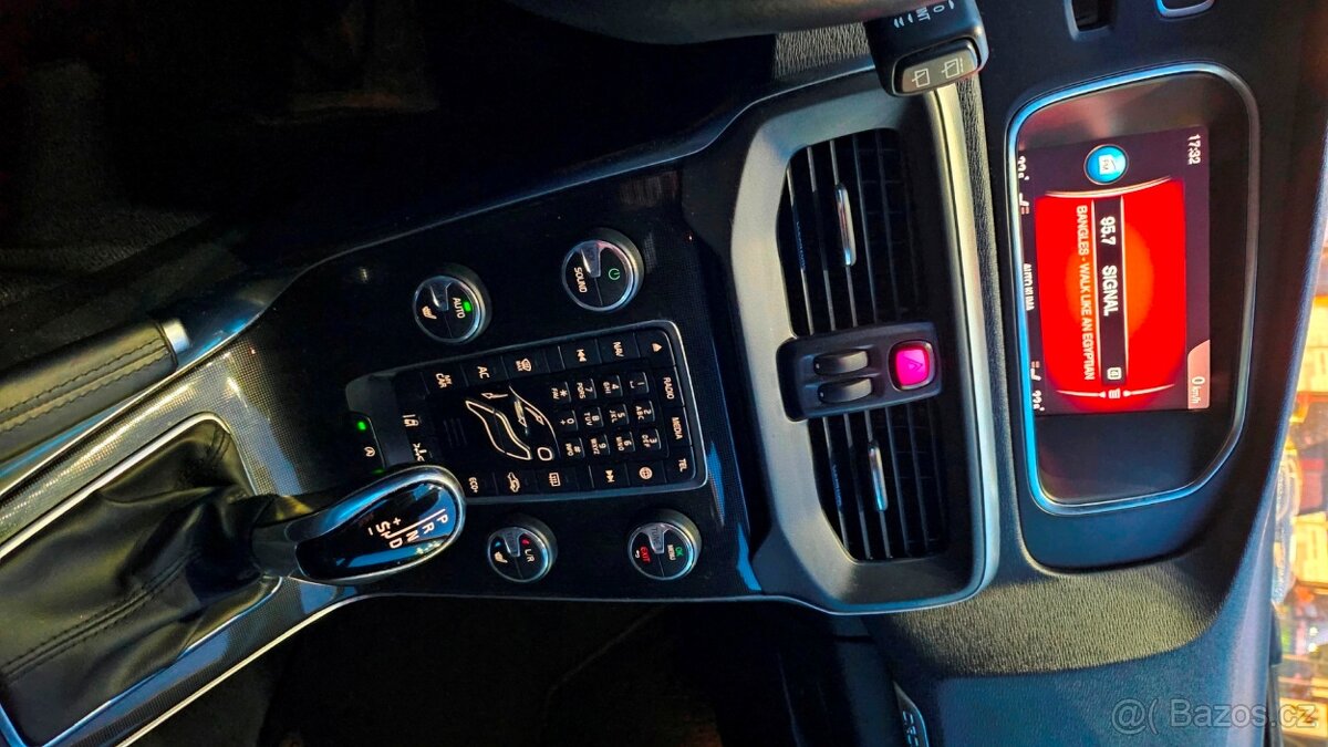 Volvo V40, CC D3 NEZ.TOPENÍ, bez adblue systému - 14