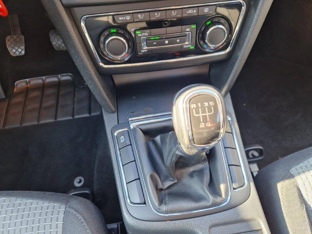 Škoda Superb 2 1,6 TDI, 77 KW xenony - 14