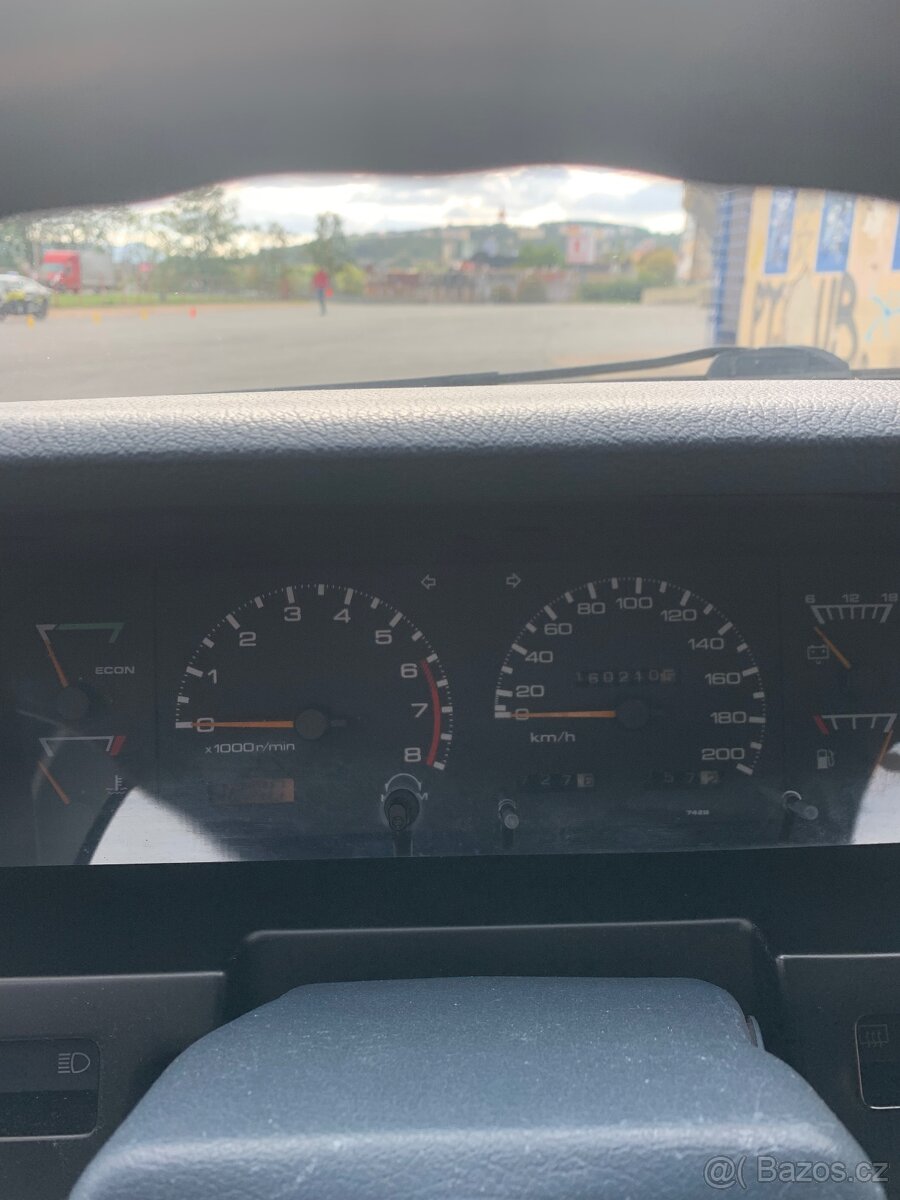 Prodám Nissan Bluebird , 1990 , veterán. - 14