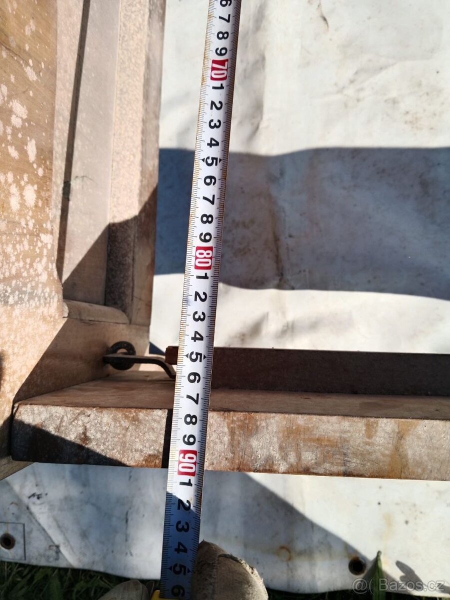 Válendy, skříňky, postele, staroýitmé postele po prababičce - 14