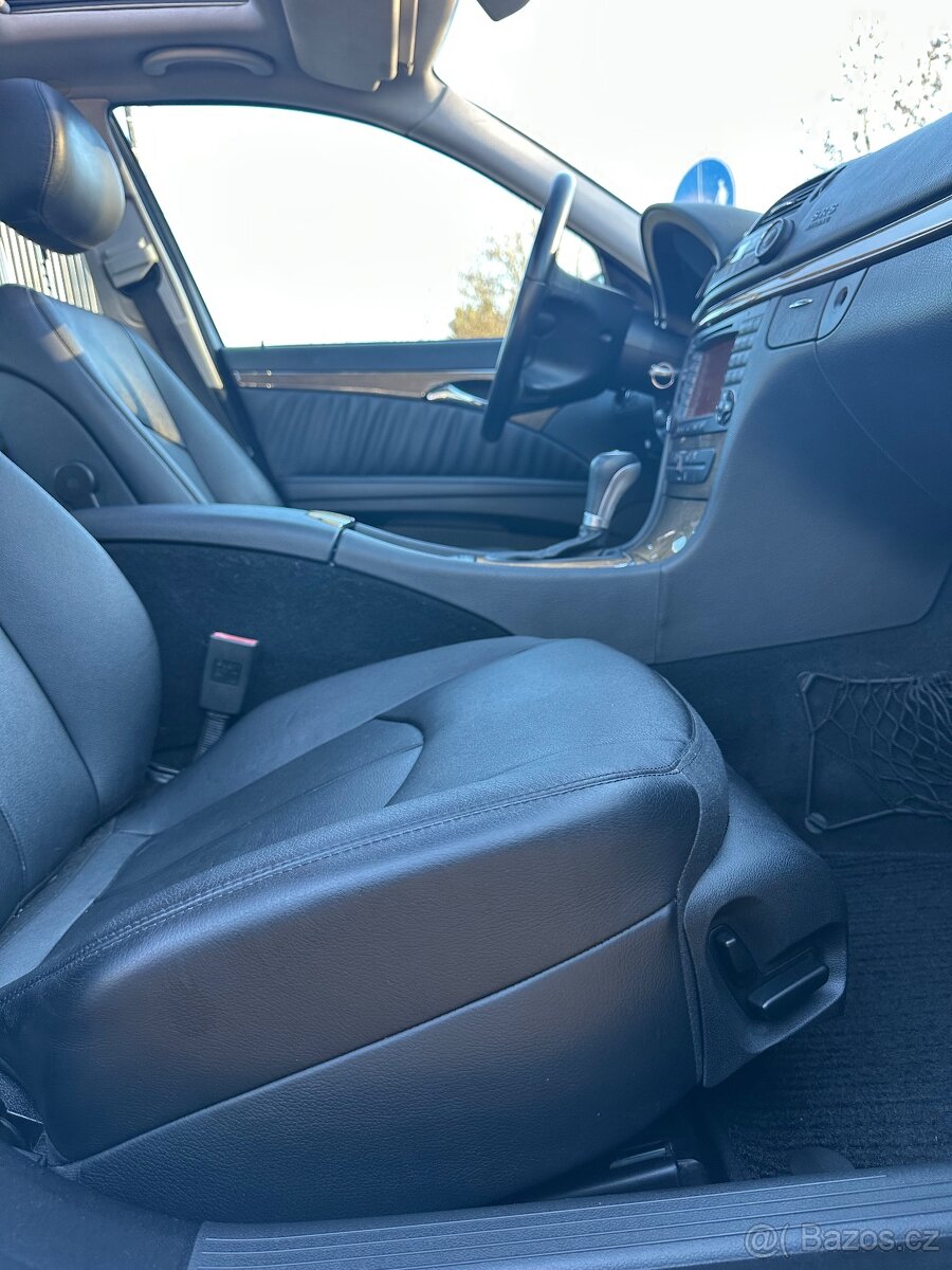 Mercedes-Benz E300 3.0 CDI – panoramatická střecha - 14