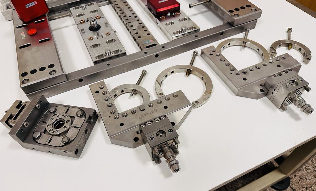 Drátová řezačka AGIE CHARMILLES CUT 2000 S + příslušenství - 14