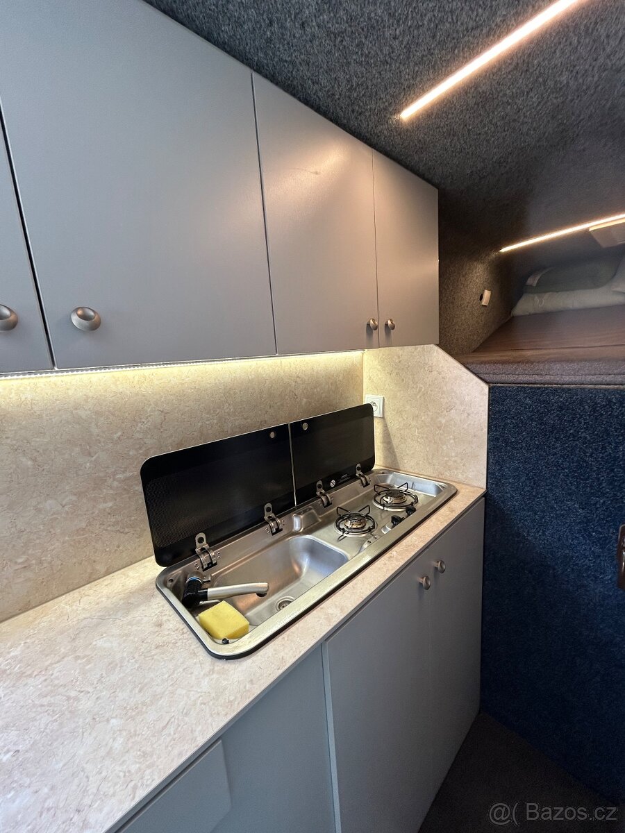 Obytná dodávka VW Crafter 2,5 tdi - 14