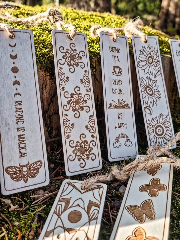 Dřevěná záložka do knihy s originálním designem V6 - 14