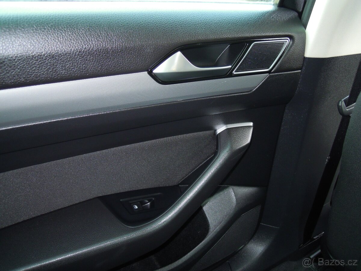 Volkswagen Passat 2.0TDi COMFORTLINE - SERVIS - 14