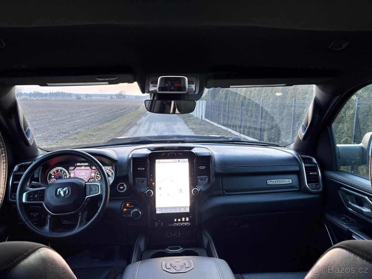 Dodge Ram 1500 motor 5.7 HEMI rok 2022 - 14