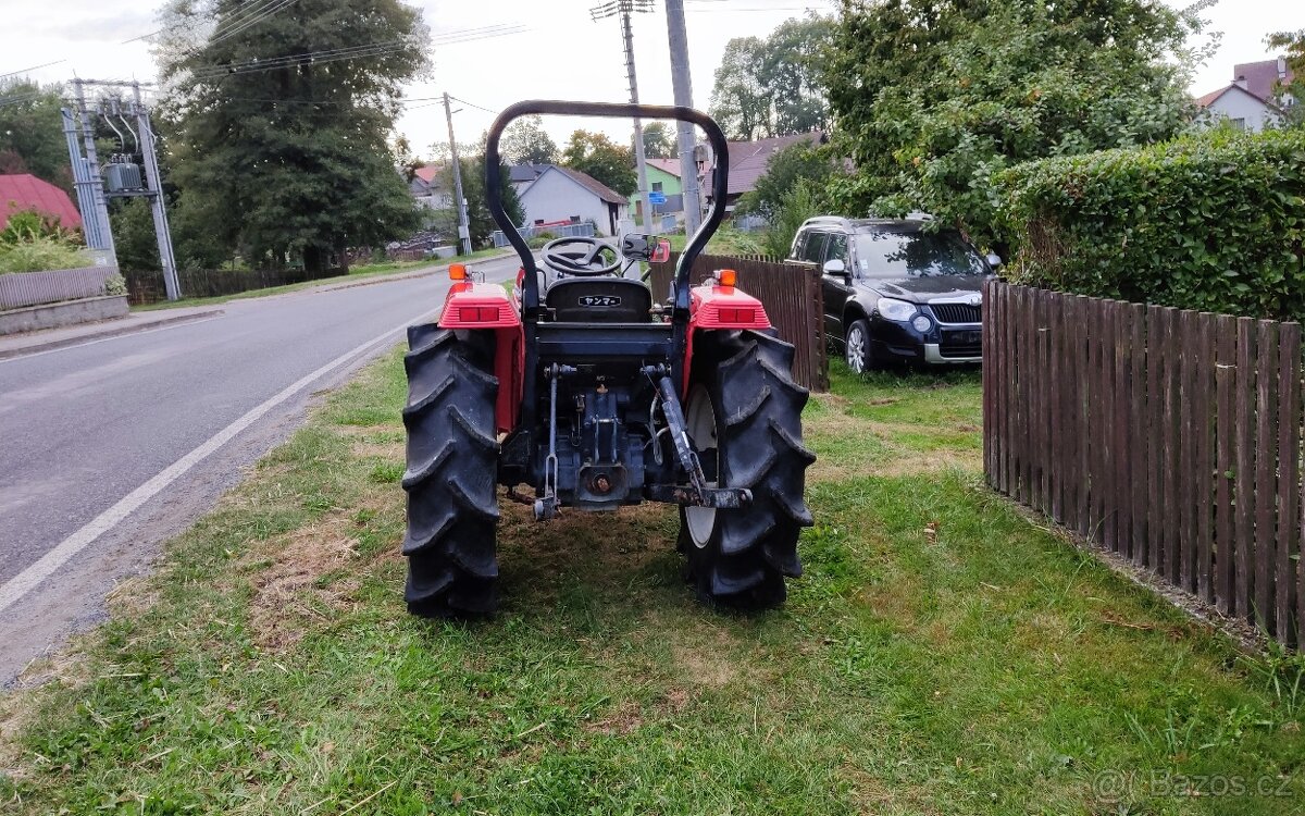 Malotraktor Yanmar s čelním nakladačem - 14
