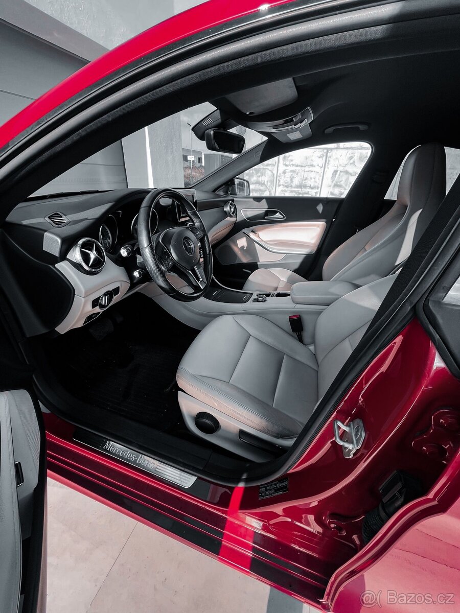 MERCEDES-BENZ CLA 180 AMG line - 14