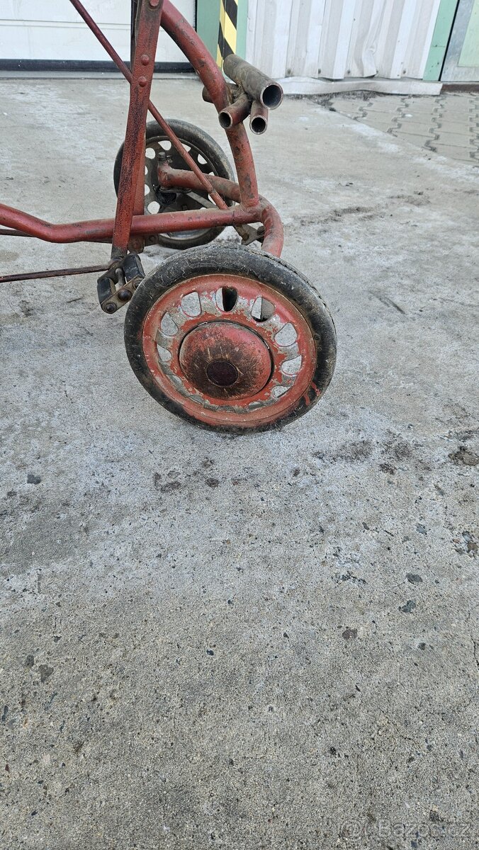 Šlapací tříkolka "Trilobit" - 14