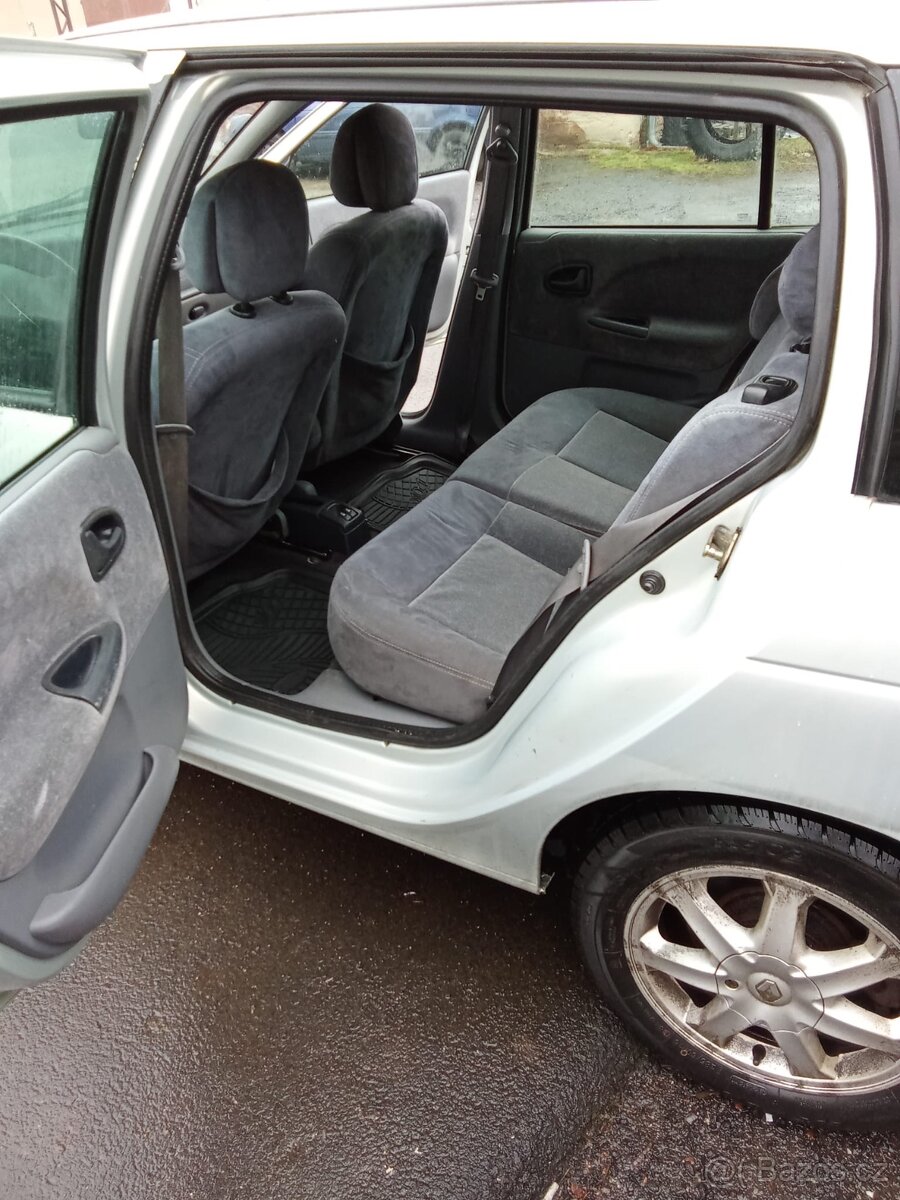 Renault Megané 1.6 16v Grandtour - 14