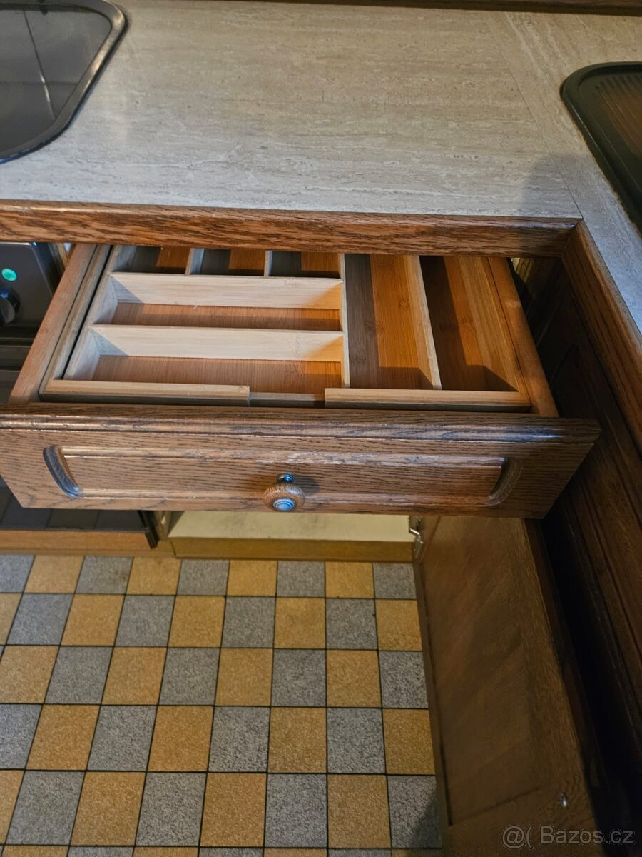 Masivní kuchyňská linka z Německa se spotřebiči - 14