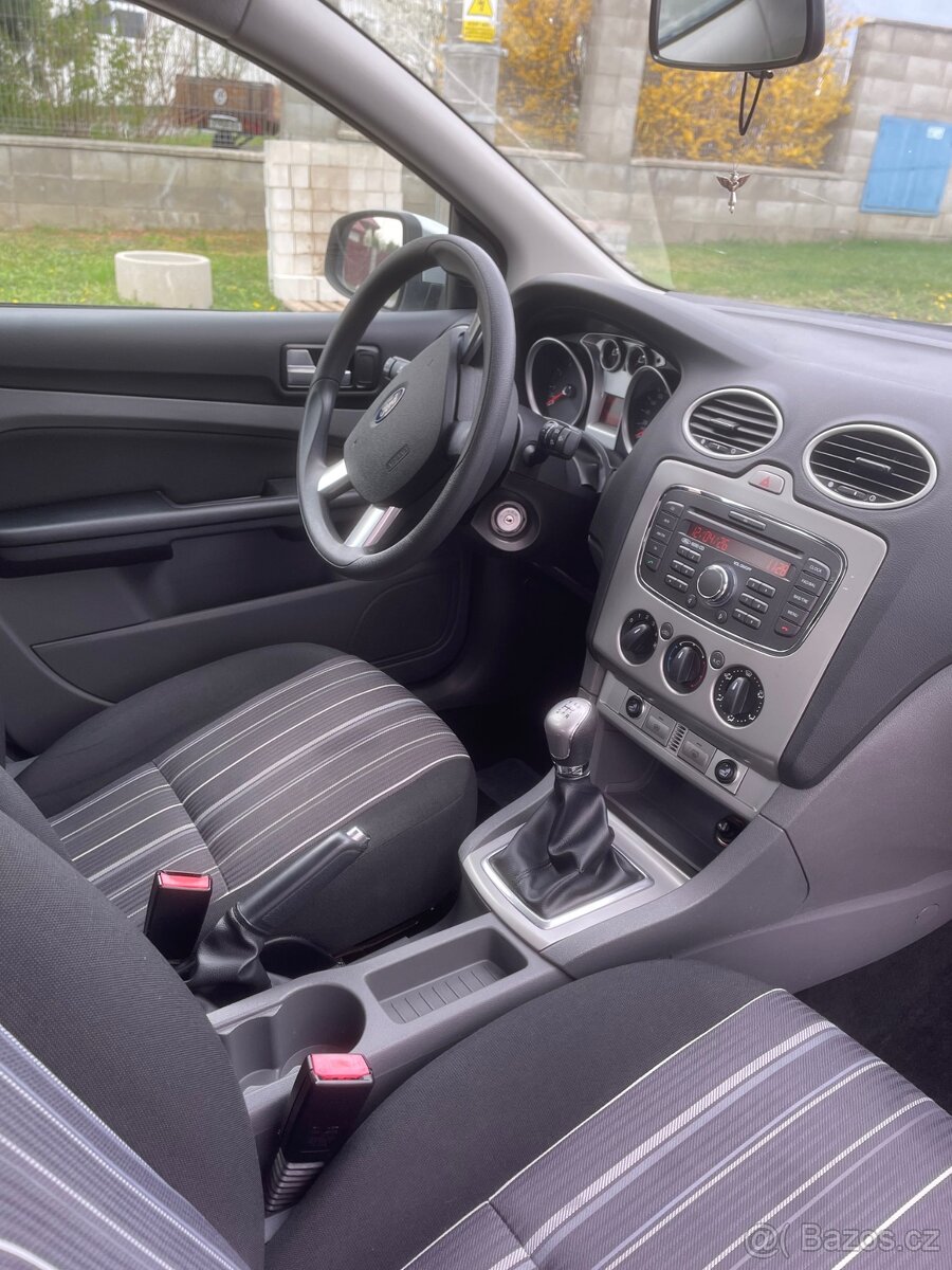 Ford Focus 1.6 benzín 74kW - 14