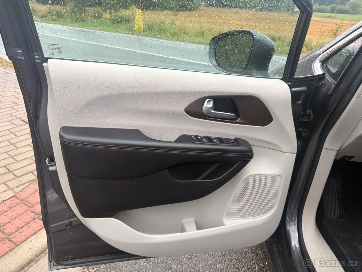 Chrysler Pacifica 3,6 Pentastar 8 míst 2017 DPH - 14