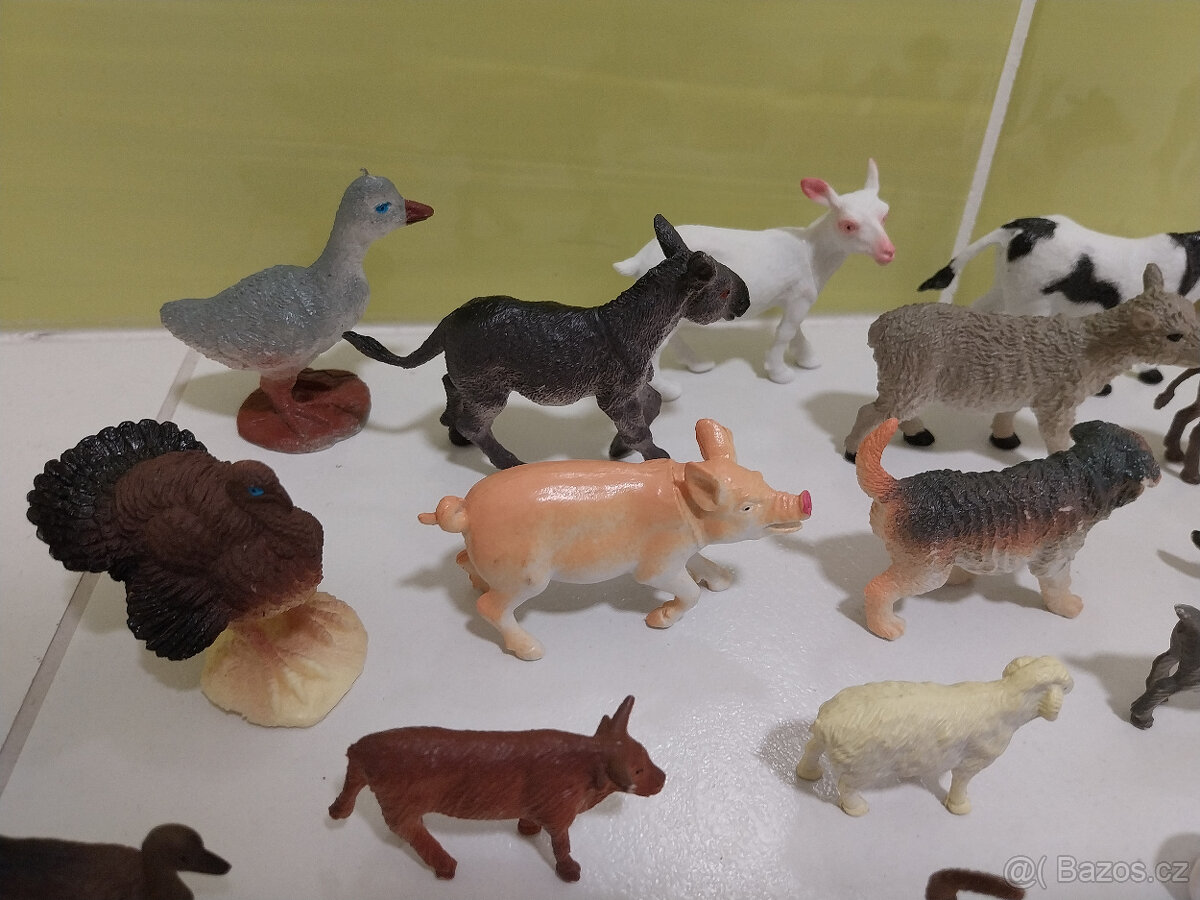 Farma, domeček s traktorem a se zvířátky - 14