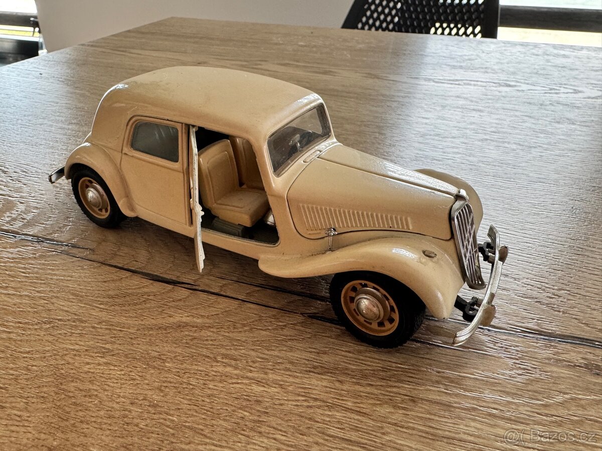 Modely aut různé 1:24 - 14