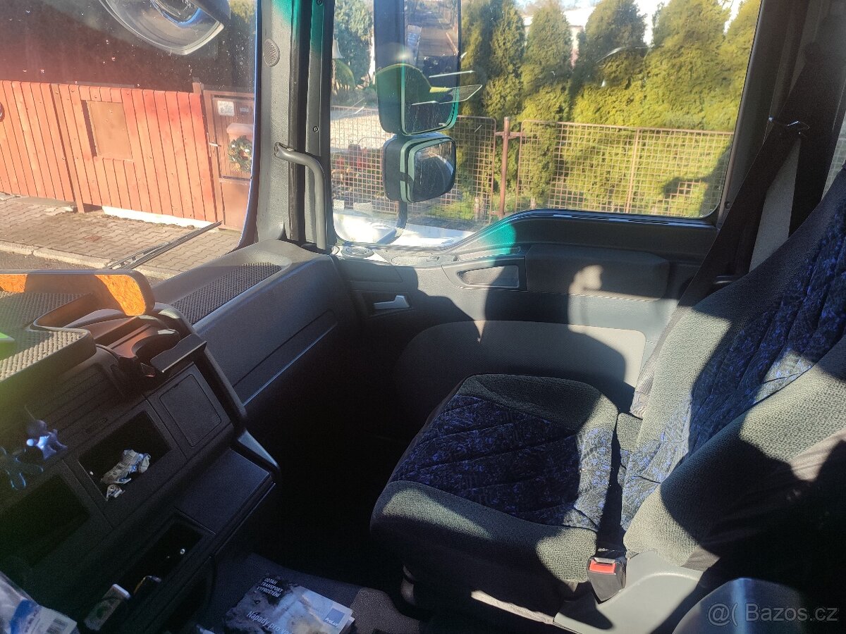 Odtahovka MAN TGL + hydraulicka ruka - 14