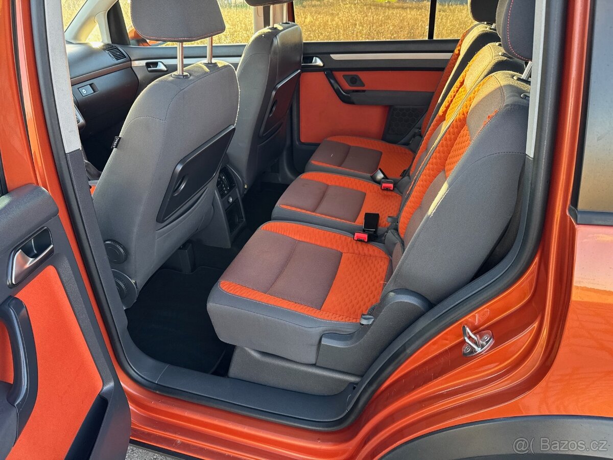 Volkswagen Touran Cross 2.0 TDI 125kW tažné - 14