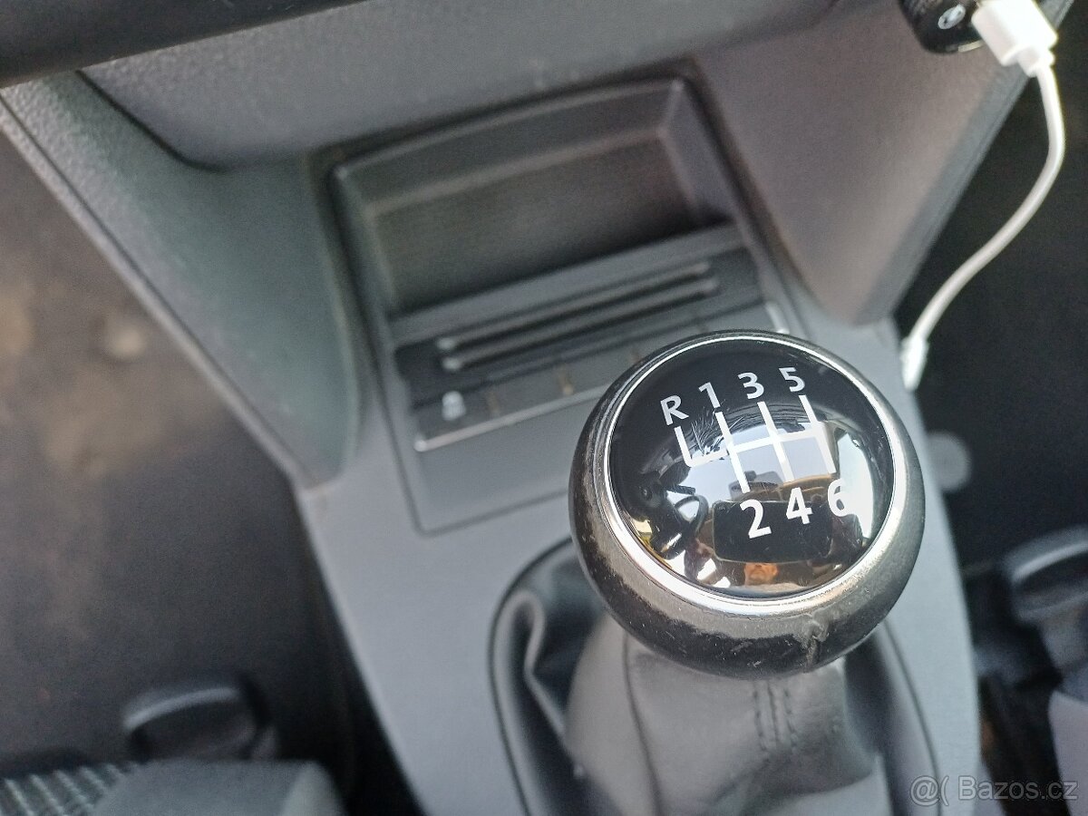 Volkswagen Touran 2,0 TDi 103KW 2010 - VELKÁ SLEVA - 14