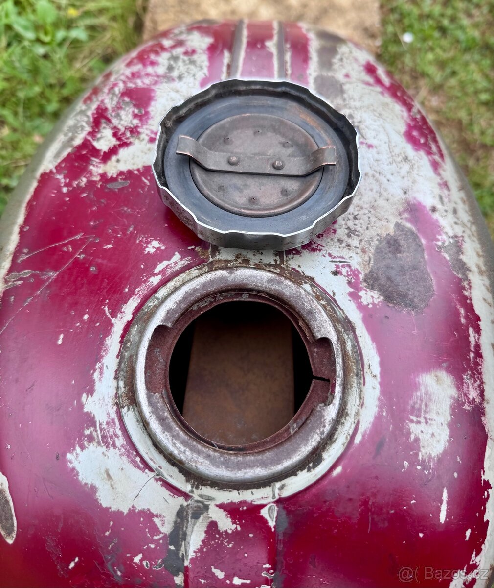 Jawa 250 350 panelka, sportka - nádrž - 14