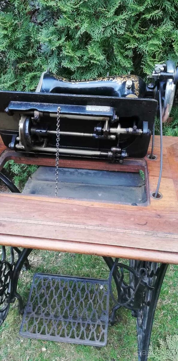 Šicí stroj ADRIA - 14