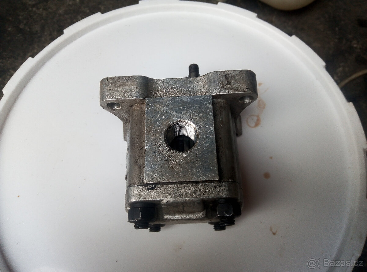 hydraulické čerpadlo 2 různé kusy - 14
