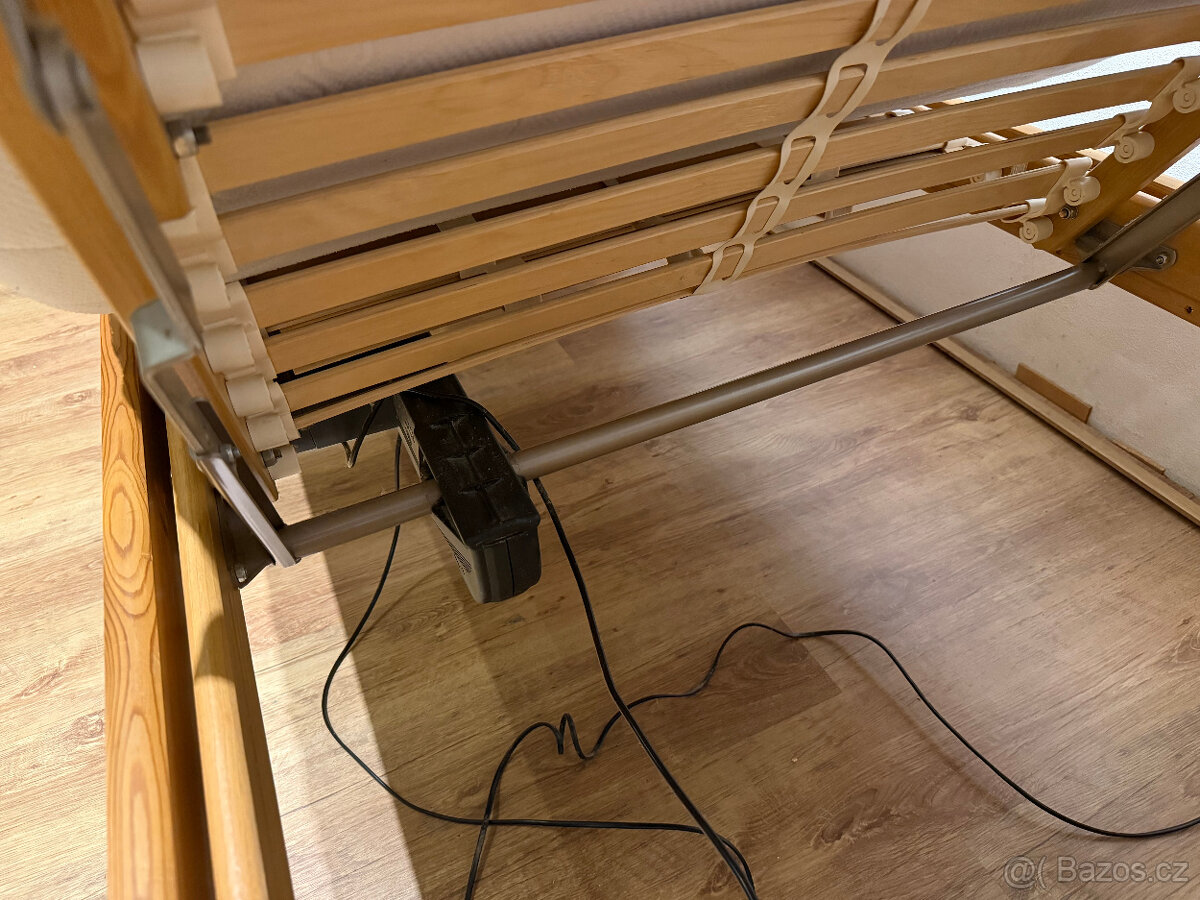 Zdravotní postel s elektrickým roštem a zdravotní matrací - 14