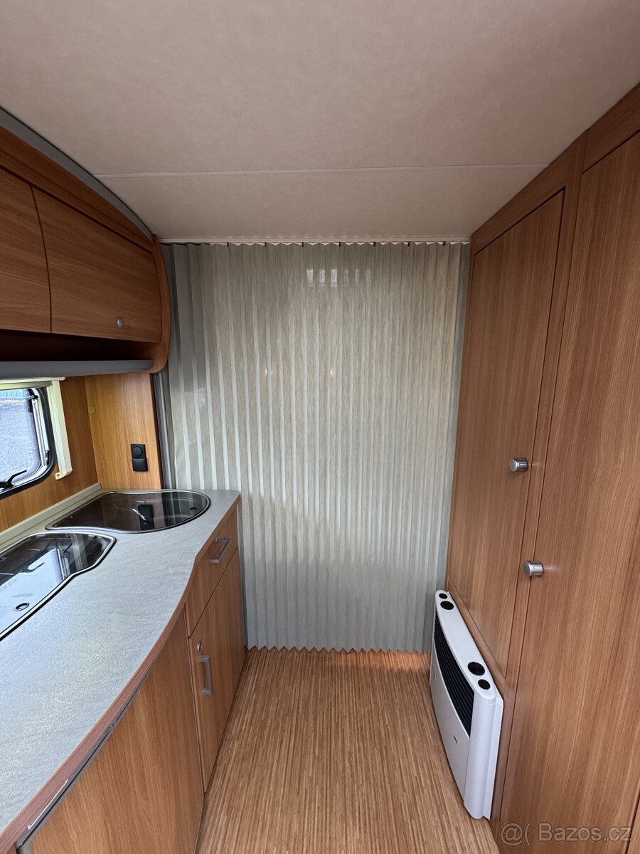 Knaus Sport 500 ~ Francouzská postel - 14