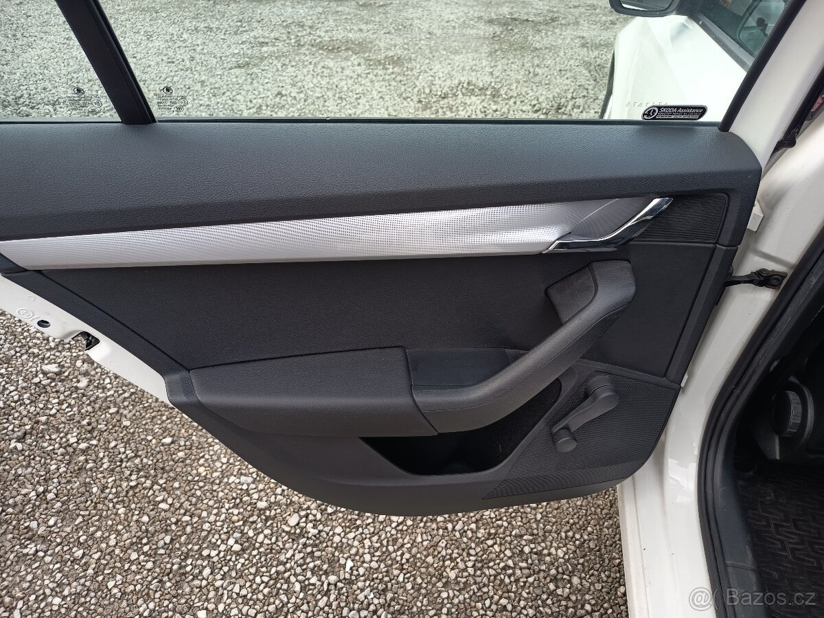 ŠKODA Octavia 1,6TDI Ambition 1 maj ČR DPH - 14