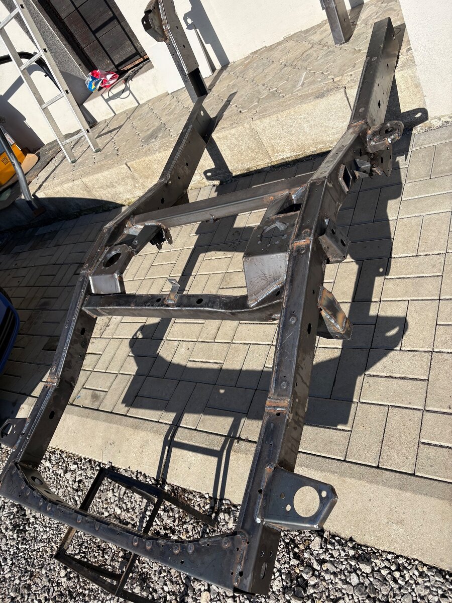 Rám - Rámy na Navara D22 / D40 / Hilux / L200 - 14