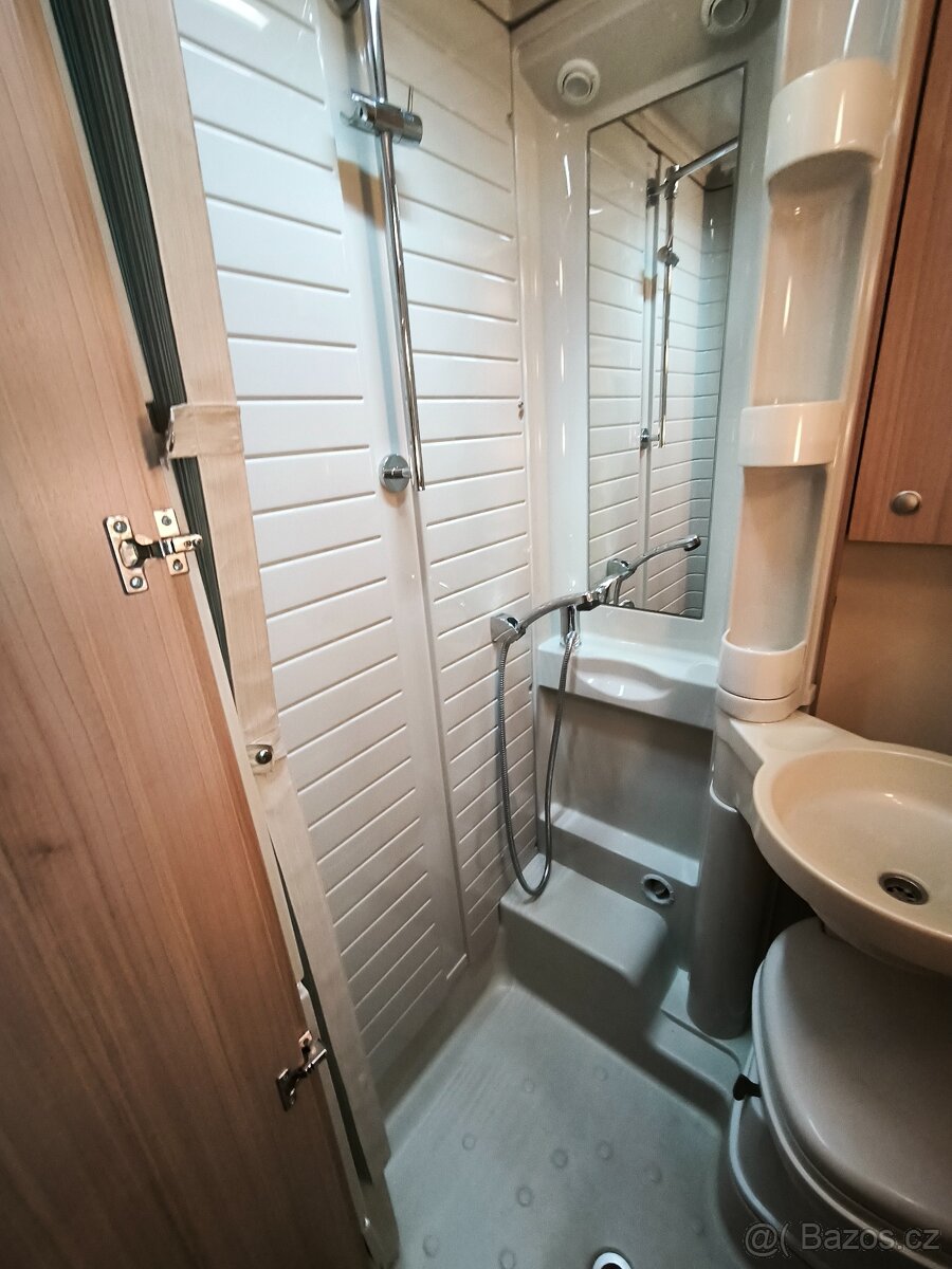 Obytné auto Burstner ixeo sjížděcí postel garáž,59TIS.KM - 14
