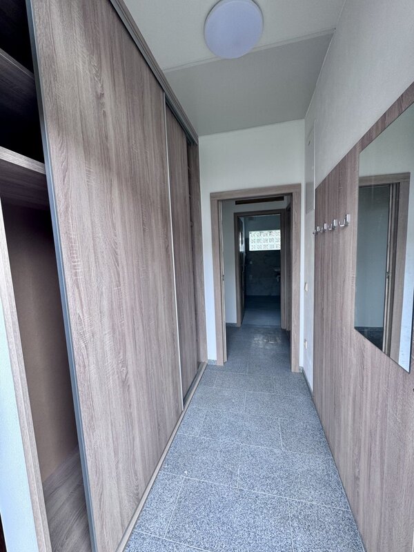 Pronájem prostorného bytu 2kk v RD, 63m2, s vlastním parková - 14