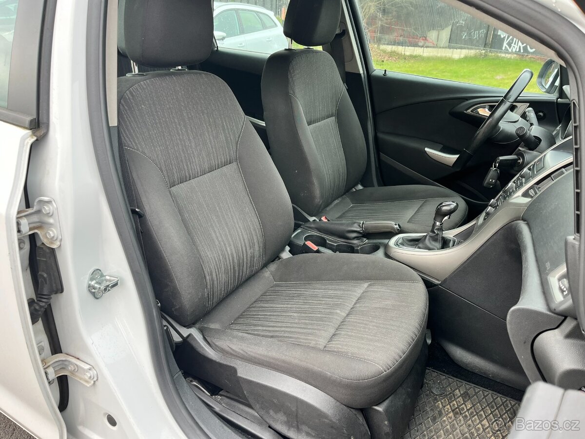 Opel Astra J 1,6 Turbo 180k, 2011, 1. MAJ.ČR, VADA MOTORU - 14