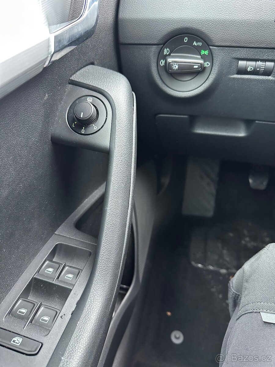 ŠKODA OCTAVIA 3 manuál benzín elegance model 2015 - 14