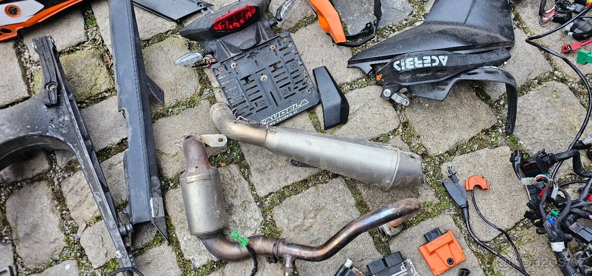 Prodám díly na KTM Duke 125 - 14