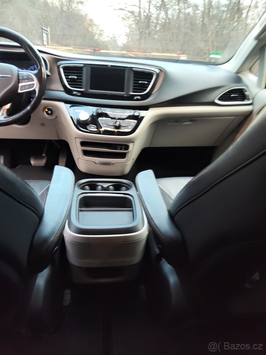 Chrysler Pacifica - 14