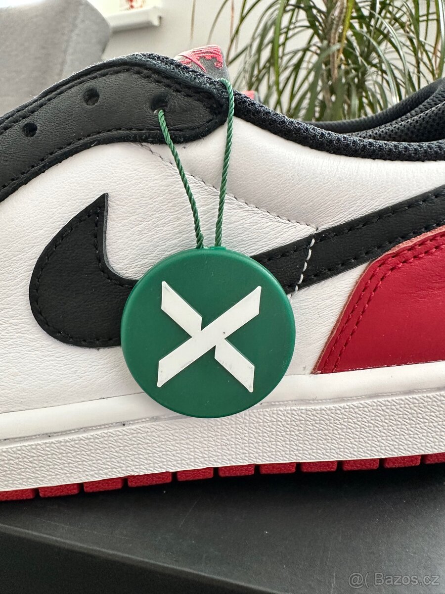 Air Jordan 1 Low OG Black Toe (2023) - 14