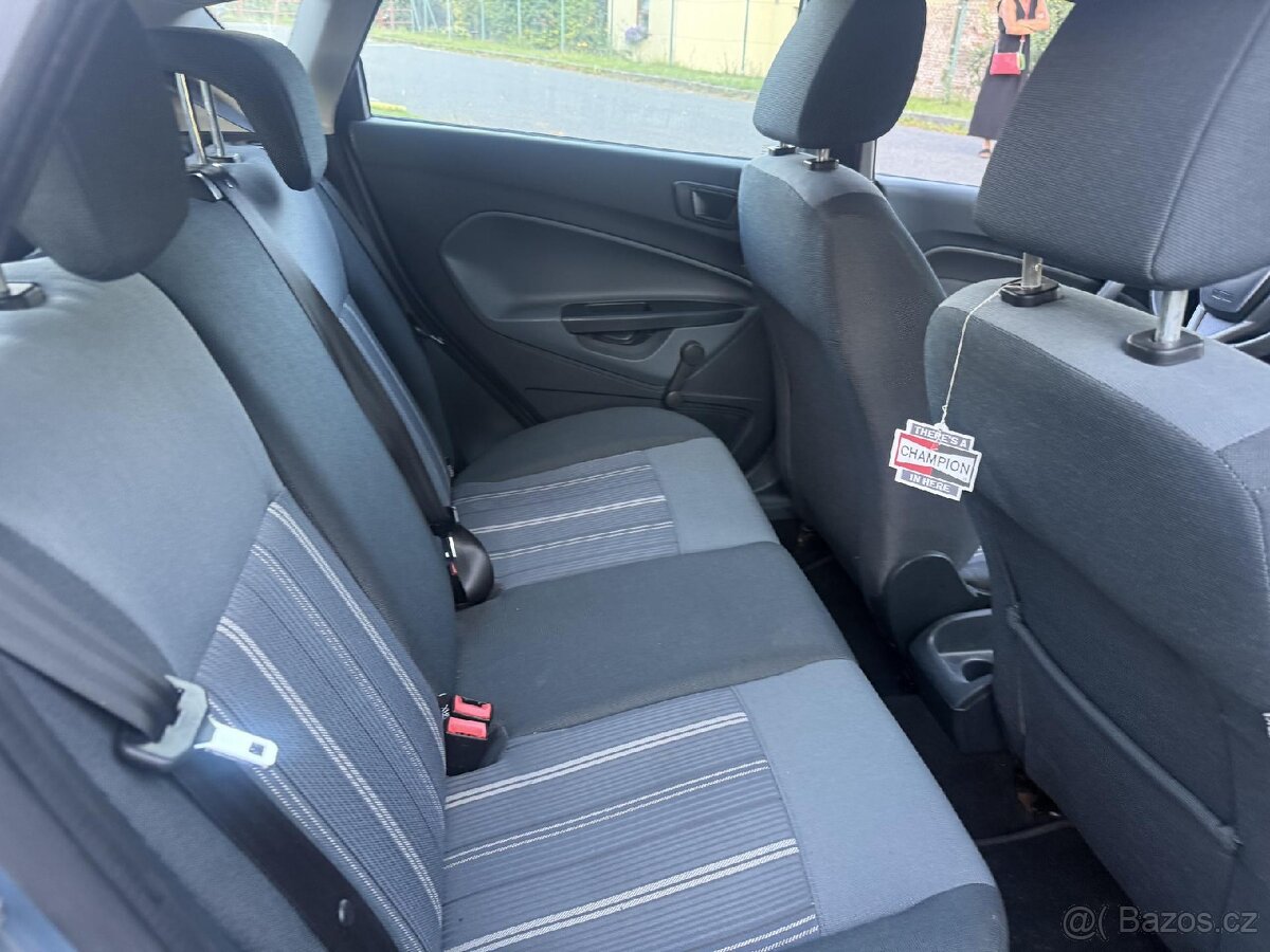 Ford Fiesta 1.3i - 14