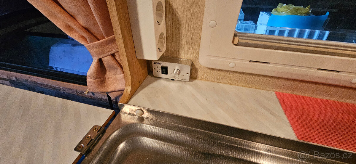 Obytný přívěs Chateau 400 - 14