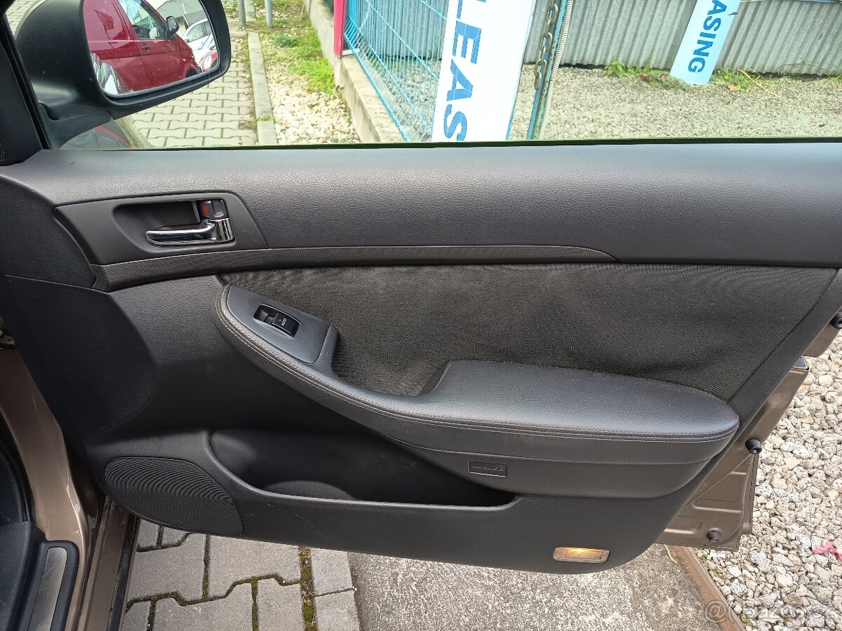 Toyota Avensis combi 2,0D-4D Comfort ČR - 14