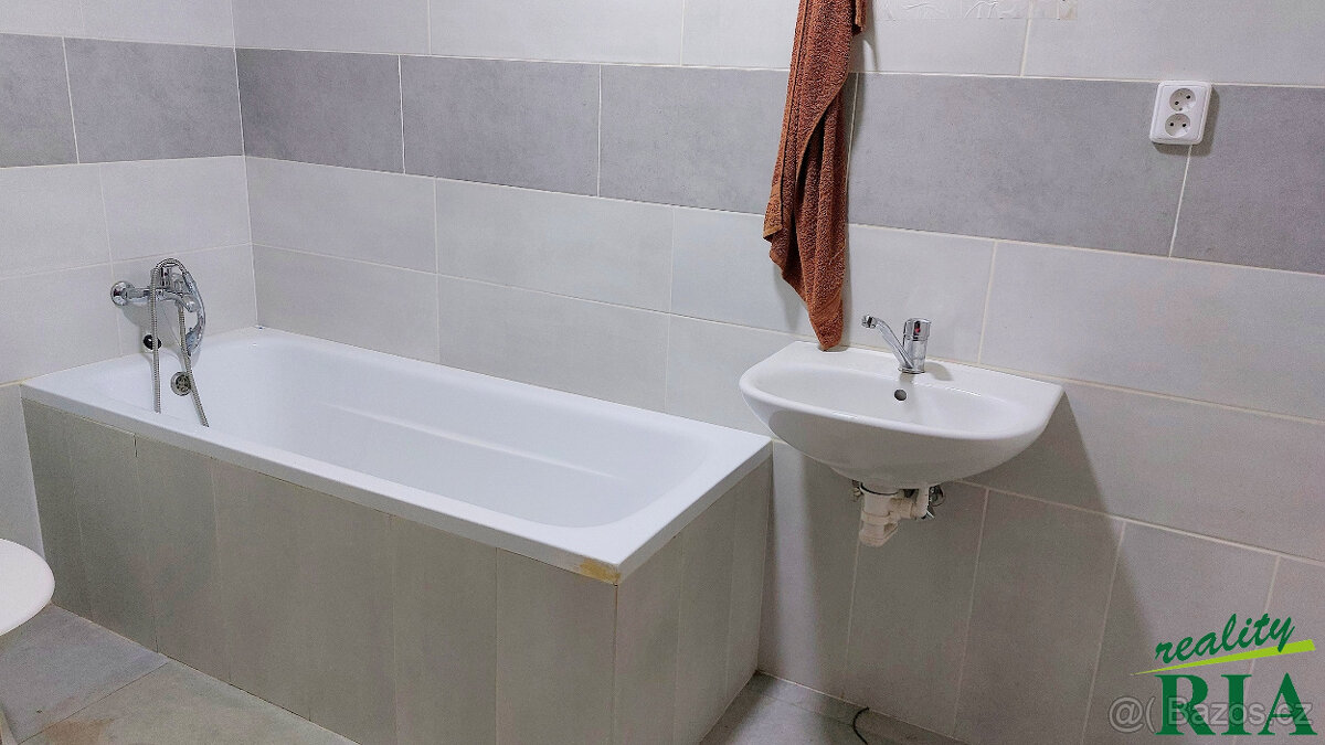 Hrubý Jeseník 8km od Nymburka byt 2+1, zahrada - 14